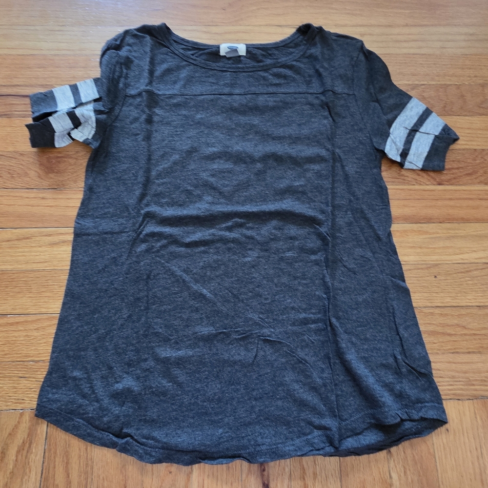 Gray Short Sleeve T-Shirt with Striped Sleeves
